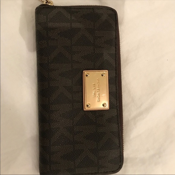 ❤️Host Pick❤️ Michael Kors brown signature wallet - Picture 3 of 7